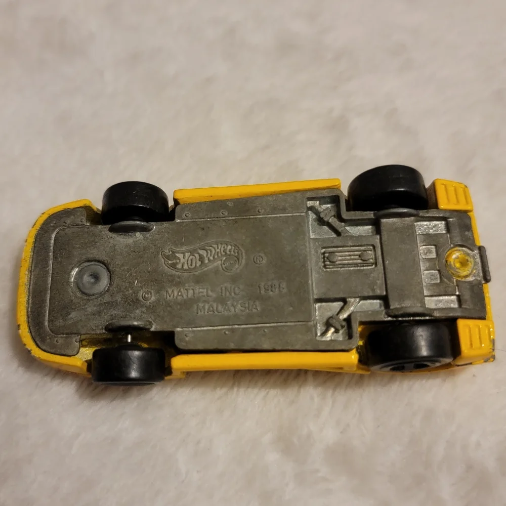 1988 Hot Wheels Ferrari F40 Yellow